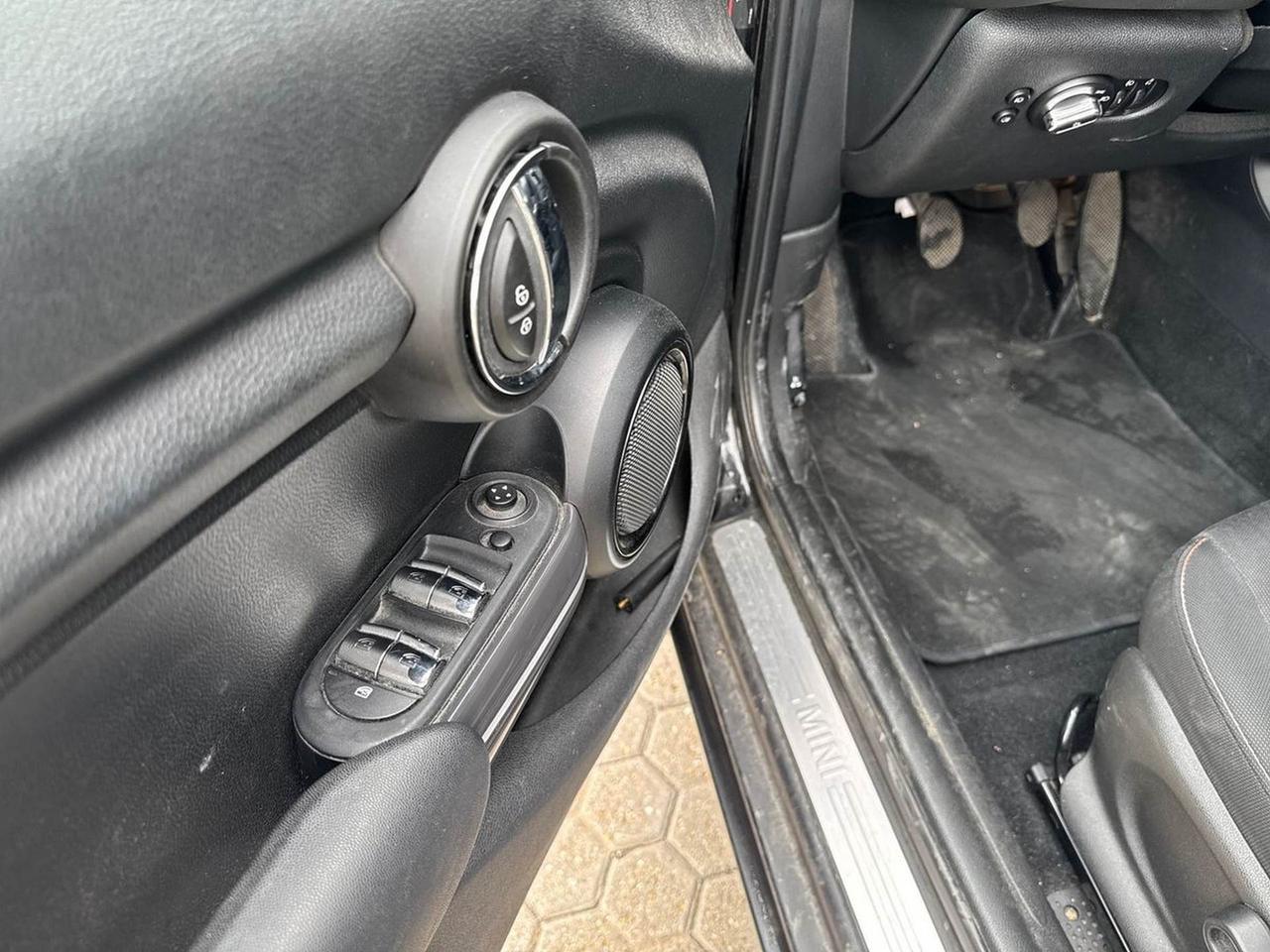 MINI Mini IV F55 2018 5p - Mini 5p 1.5 One 75cv