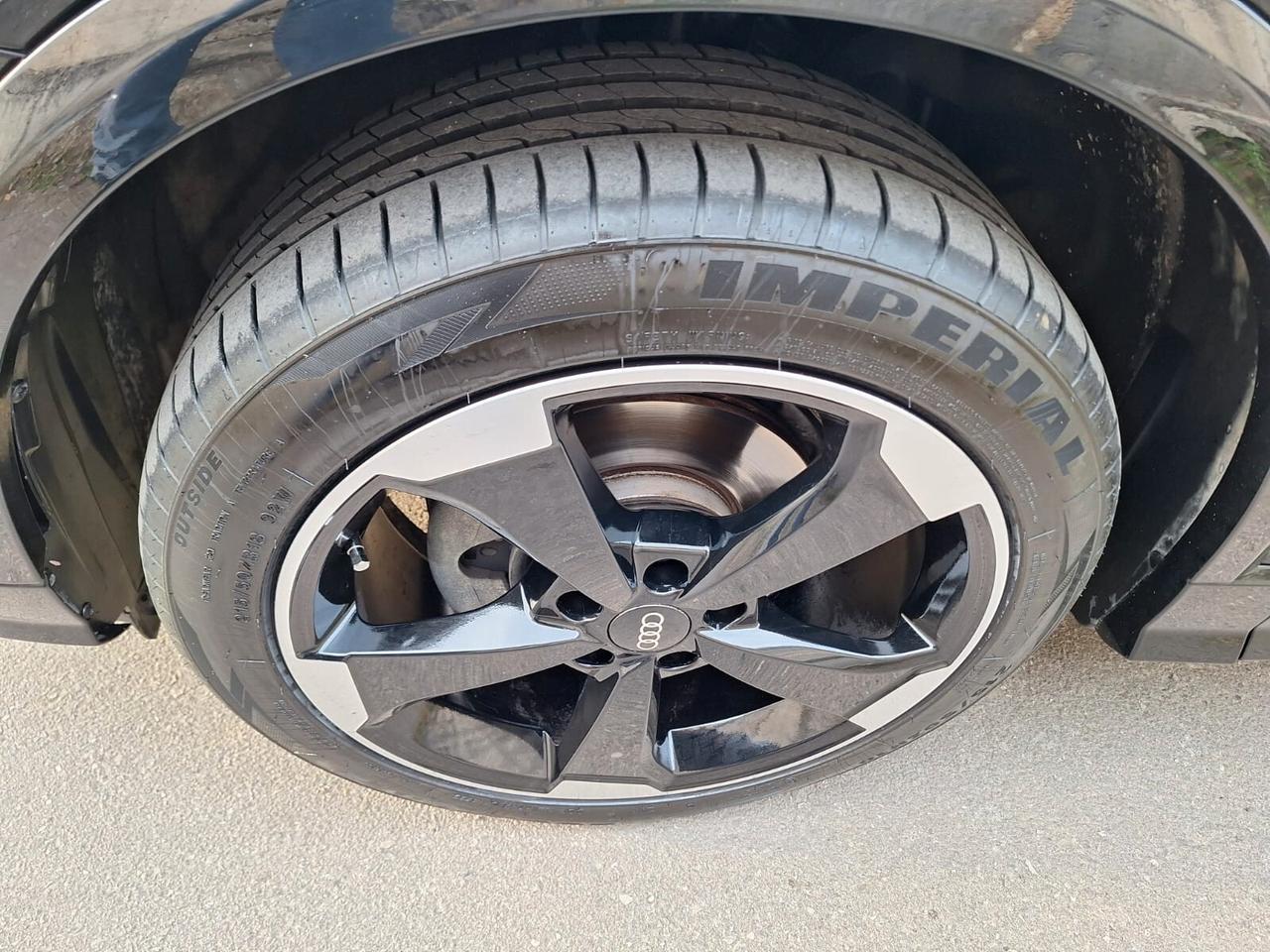 Audi Q2 30 TDI S tronic Identity Black