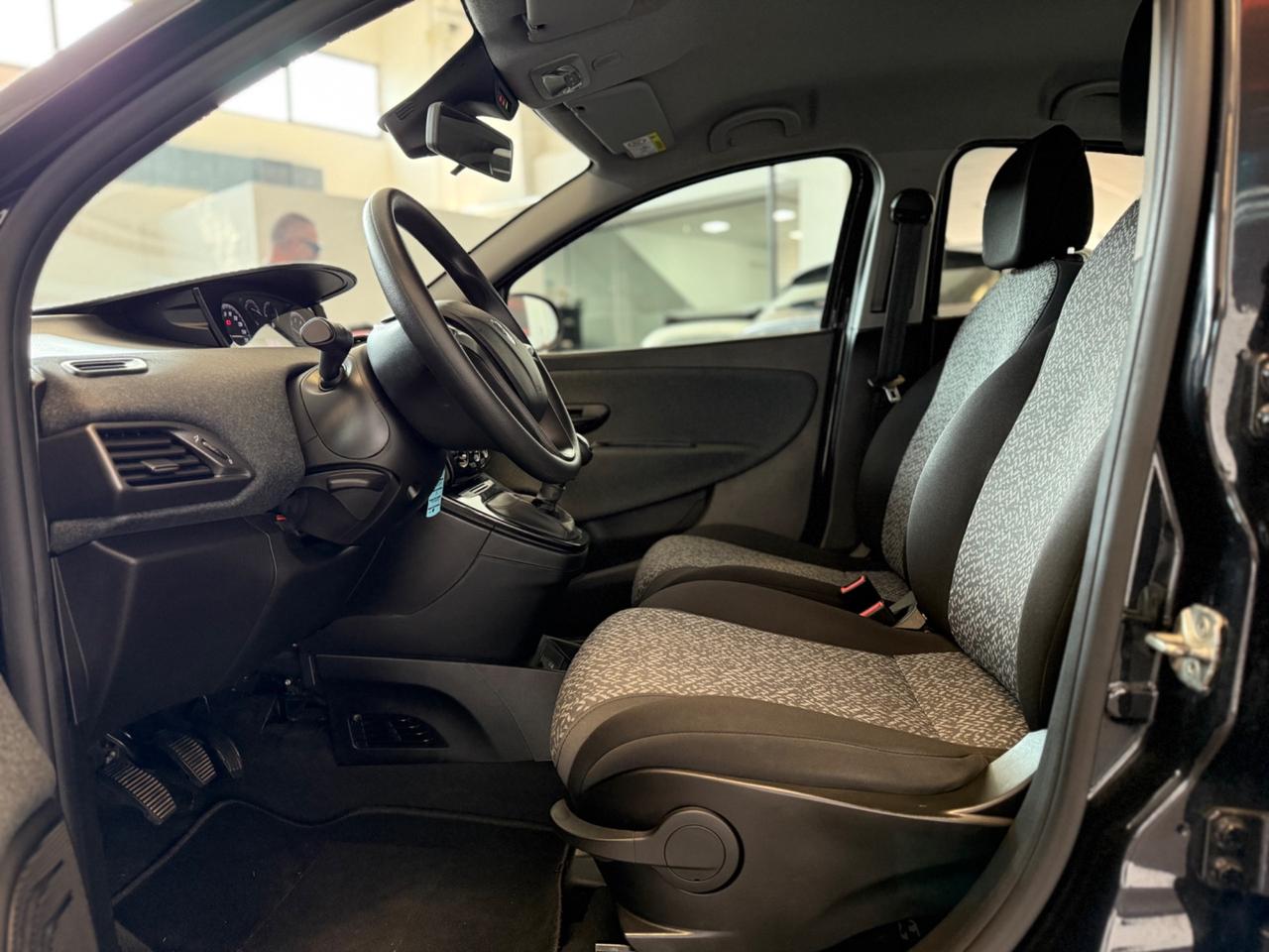 Lancia Ypsilon 1.0 FireFly 5 porte S&S Hybrid Silver
