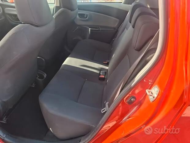 Toyota Yaris 1.0 72 CV 5 porte Cool CLIMA CERCHI APPLE CAR PLAY CRUISE BLUETOOTH ESENTE BOLLO NEO PATENTATI