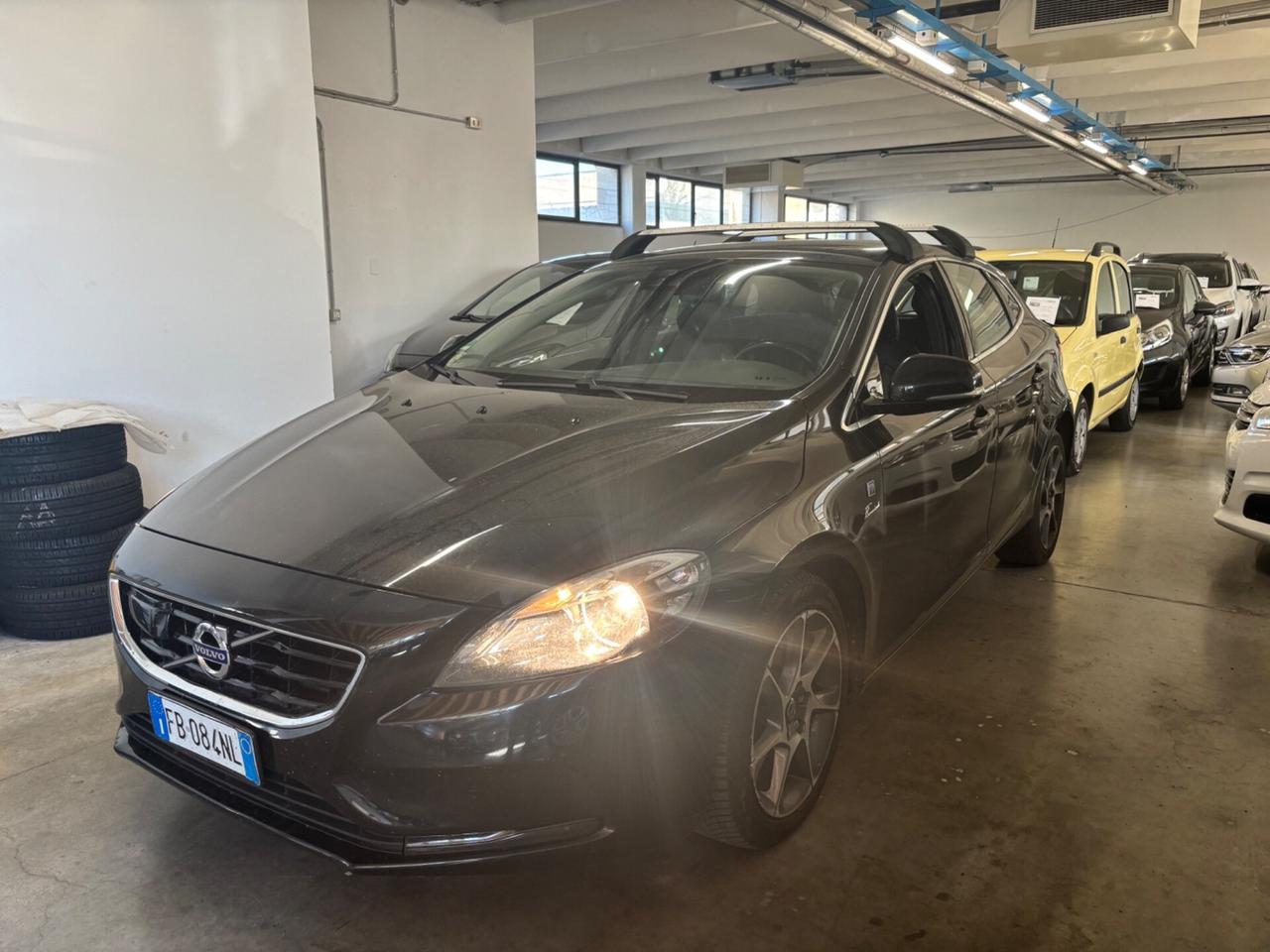 Volvo V40 D2 R-design EXPORT / COMMERCIANTI