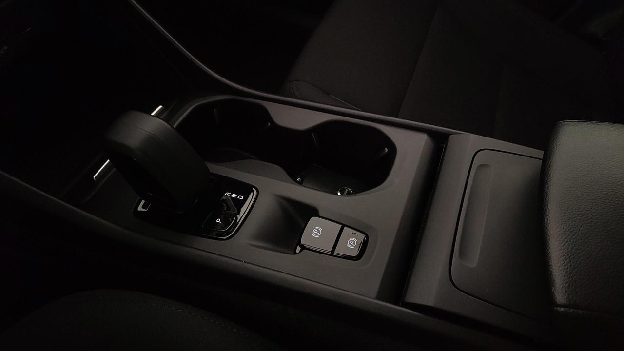 VOLVO XC40 2.0 b4 Momentum awd auto my21