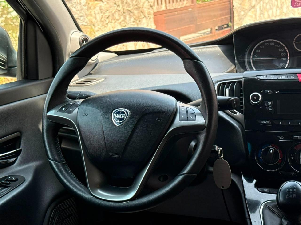 Lancia Ypsilon 1.3 MJT 95cv Silver - 2012