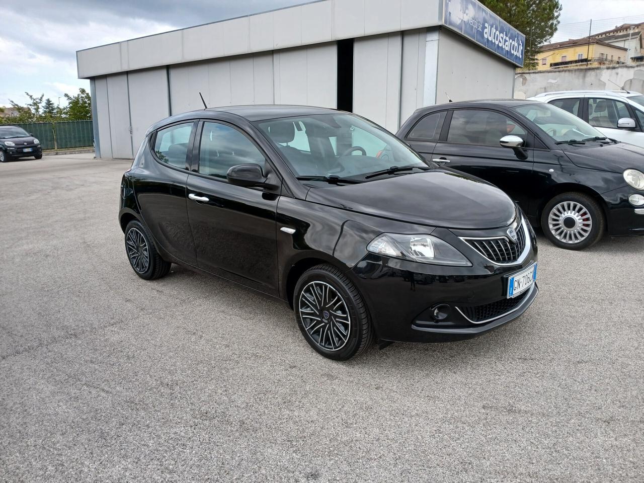 Lancia Ypsilon 1.0 HYBRID GOLD 2023