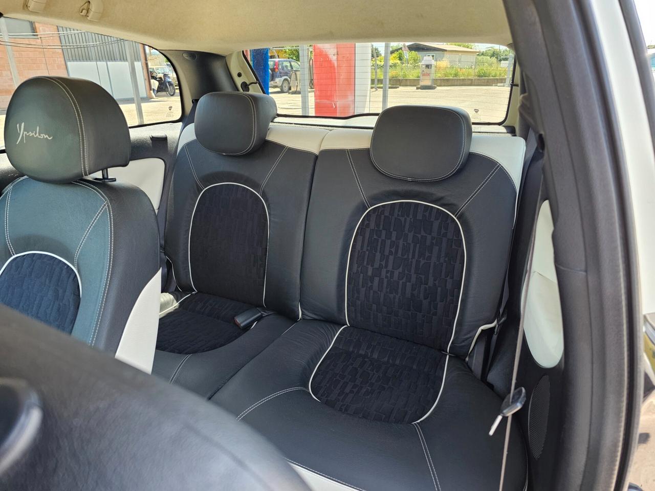 Lancia Ypsilon 1.3 MJT 75 CV Platinum