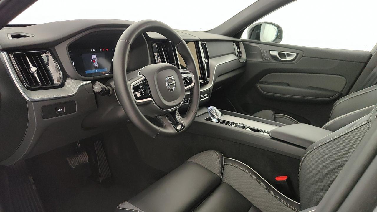 VOLVO XC60 2.0 b5 Plus Dark awd auto