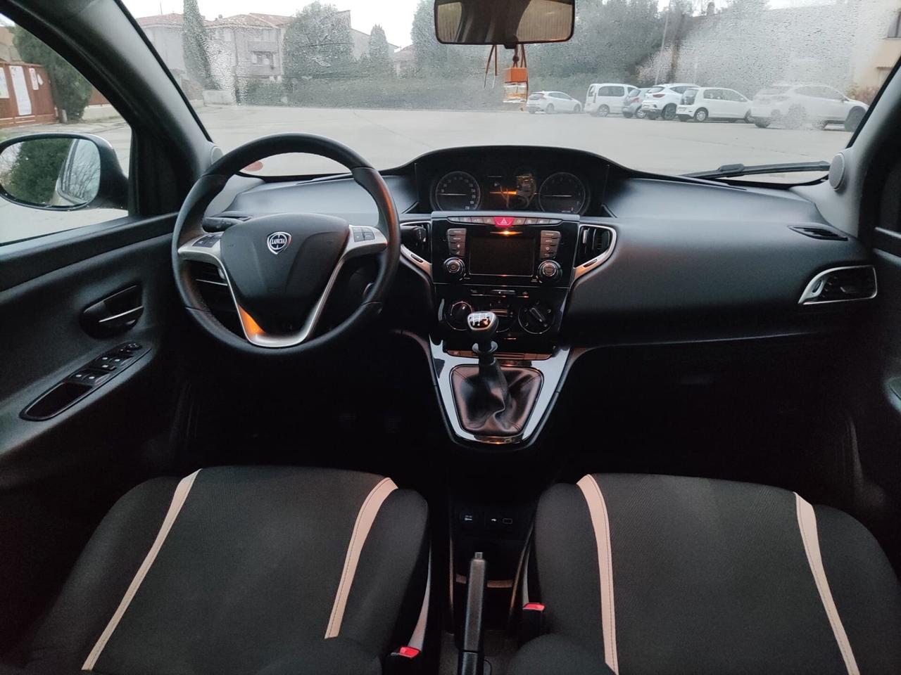 Lancia Ypsilon 1.2 69 CV 5 porte S&S Gold