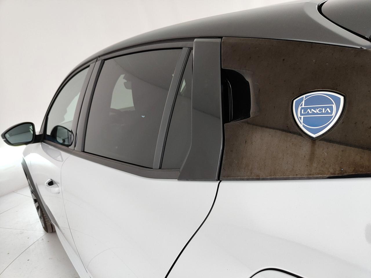Lancia Ypsilon Hybrid e-DCT HF Line