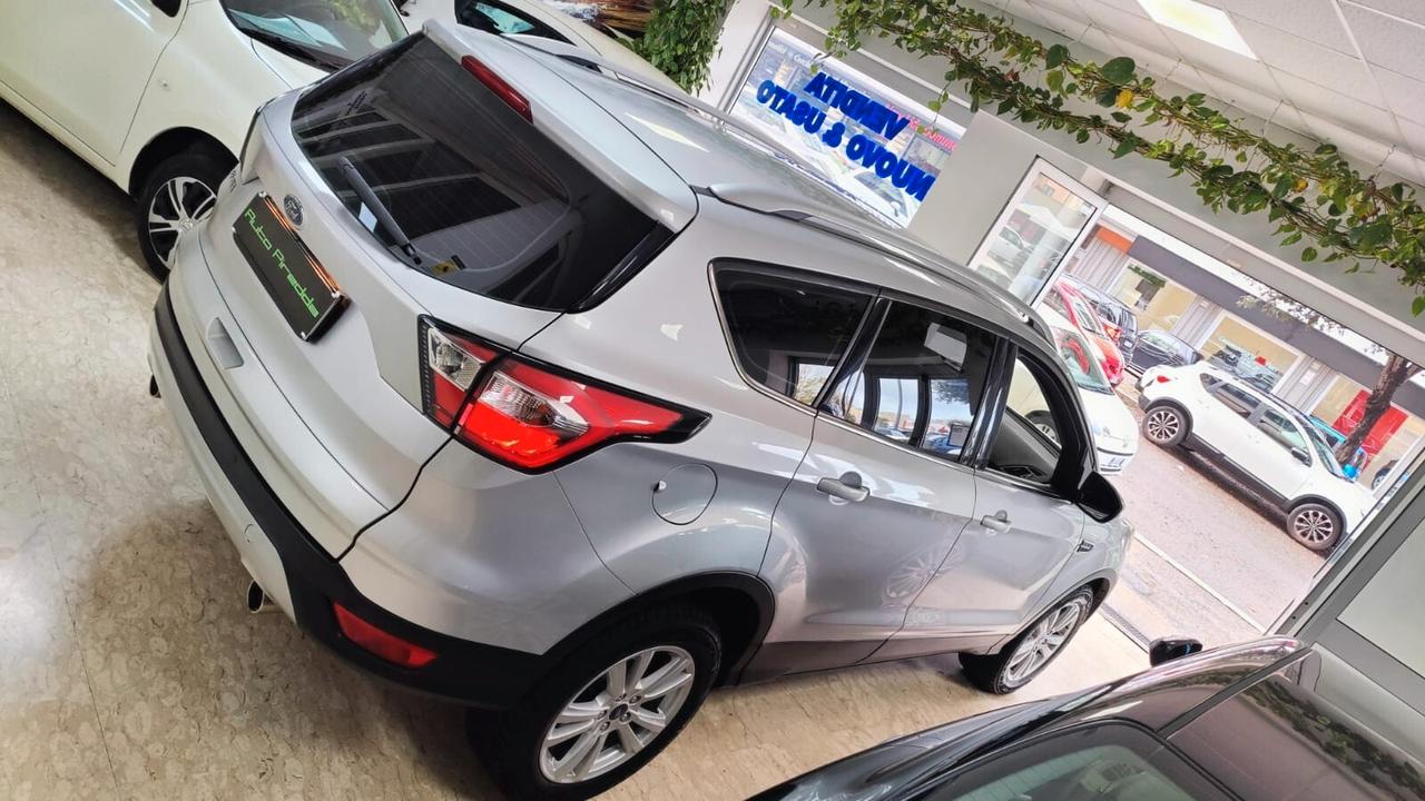 Ford Kuga 1.5 TDCI 120CV 2WD Powershift Business