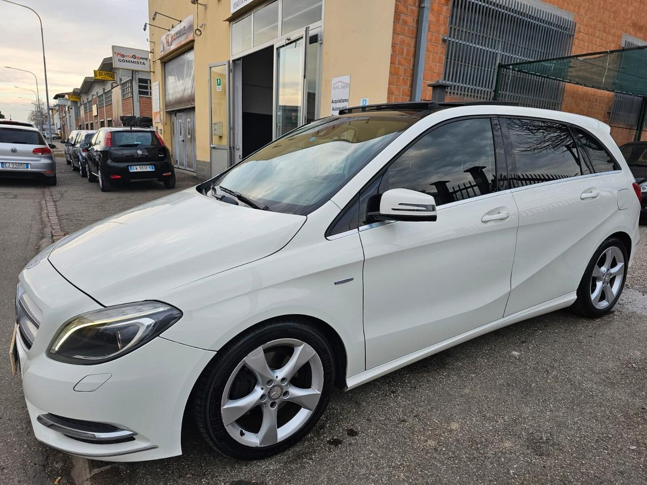 Mercedes-benz B 200 CDI 136cv Premium*Pelle*Navi*Tetto*Pdc*17