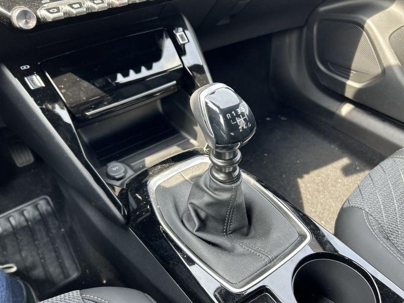 Peugeot 2008 PureTech 100 Allure NAVI + KEYLESS + CAMERA 360°