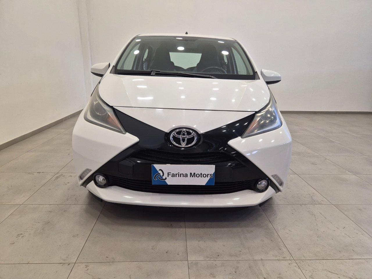 Toyota Aygo 5p 1.0 x-play aut. - NEOPATENTATI - Cam - Navi