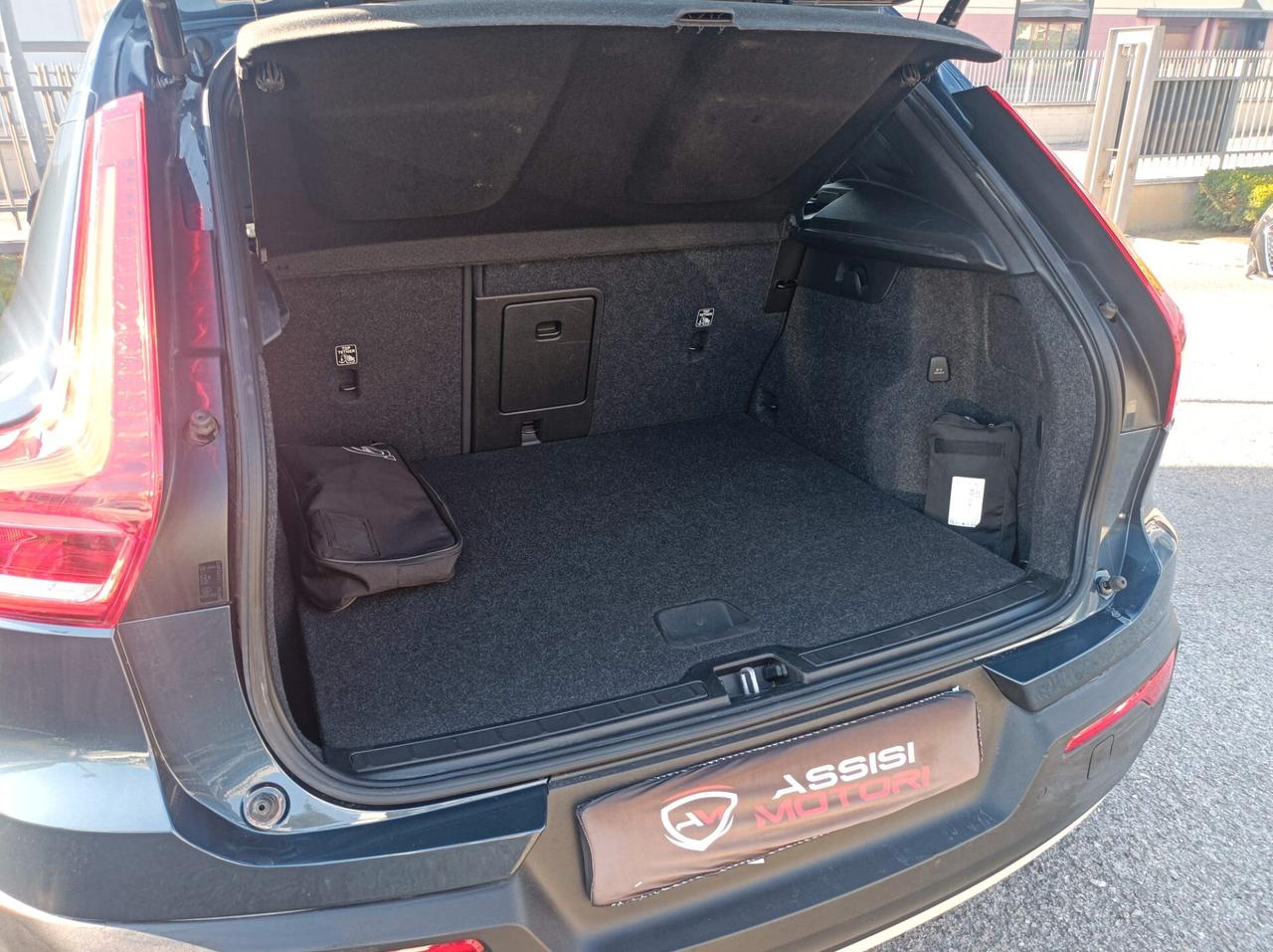 Volvo XC40 T2 Geartronic Momentum Pro