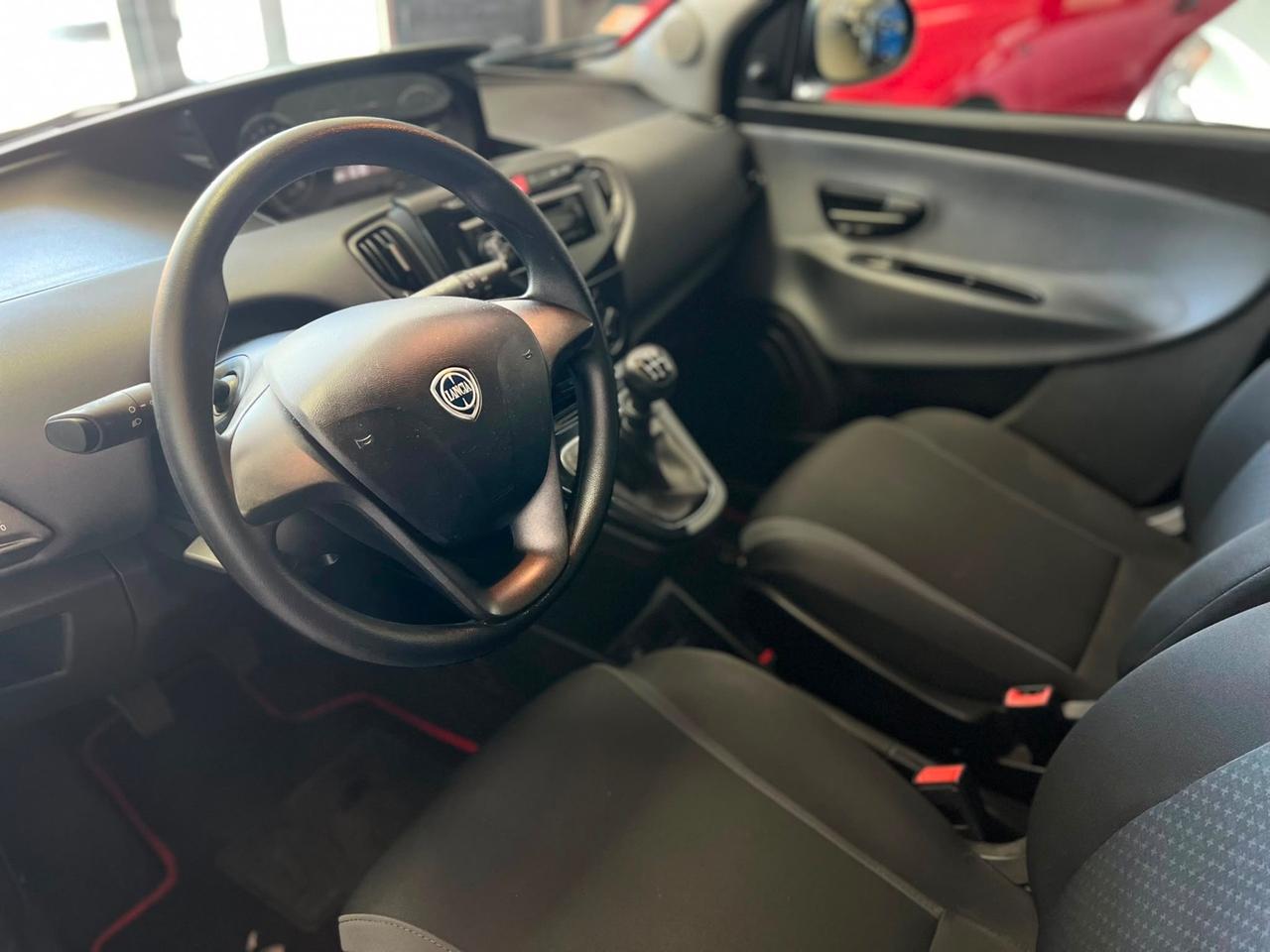 Lancia Ypsilon 1.2 69 CV 5 porte Platinum