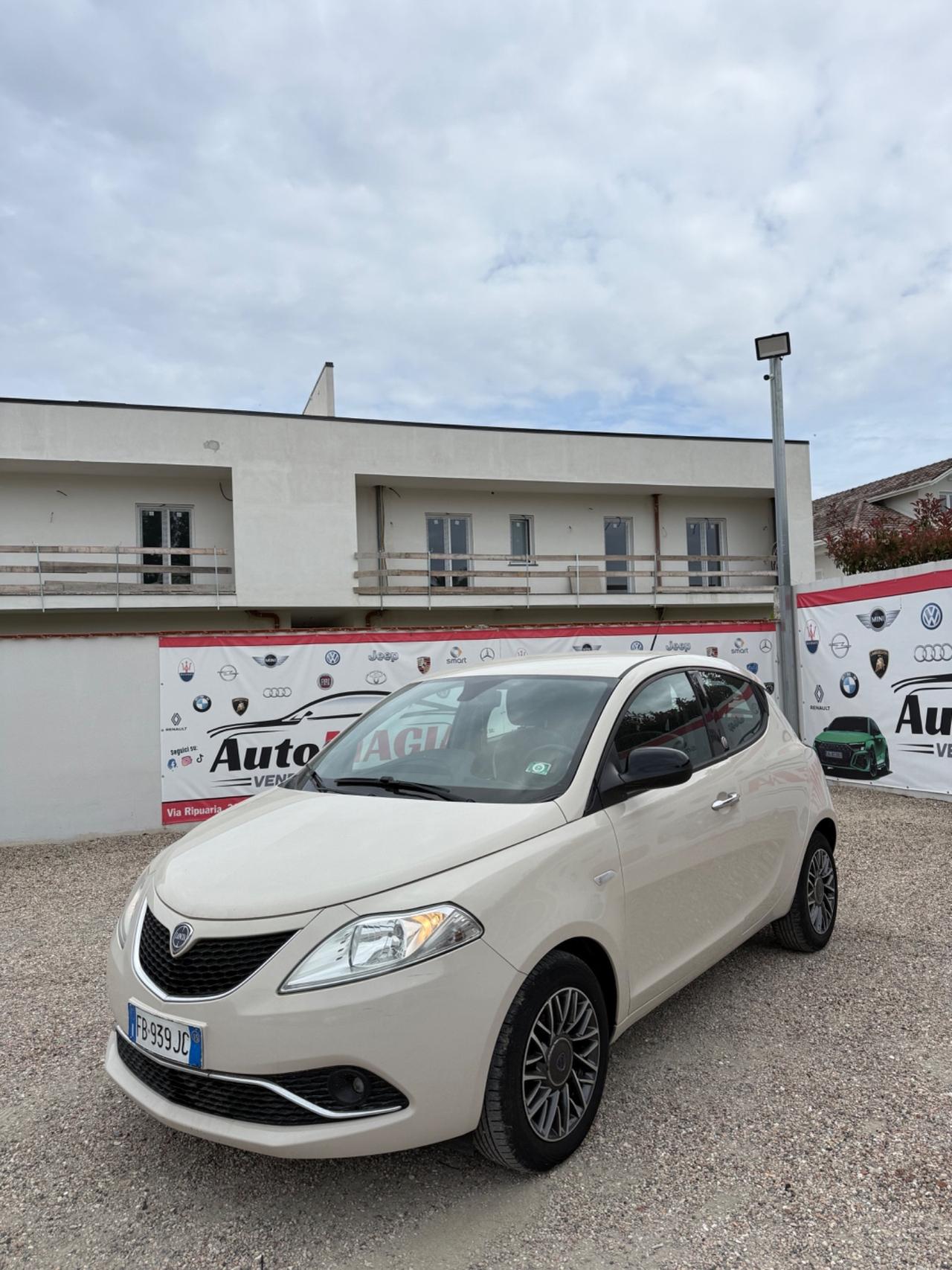 Lancia Ypsilon 1.2 69 CV 5 porte GPL Ecochic Gold