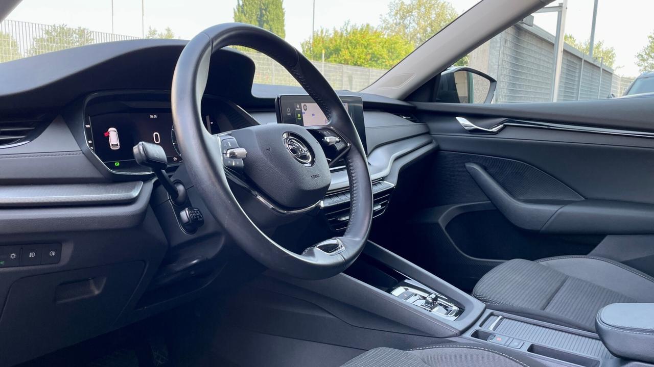 SKODA OCTAVIA 2.0 TDI EVO 115c V. COCKPIT