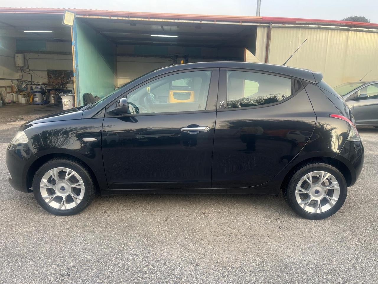 Lancia ypsilon-1.2 benz-full-11/2016