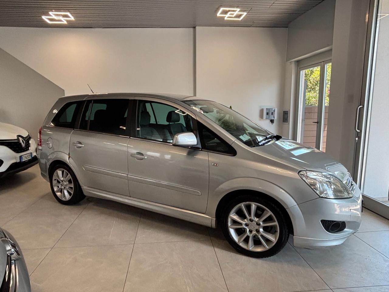 Opel Zafira 1.8 16V VVT Cosmo