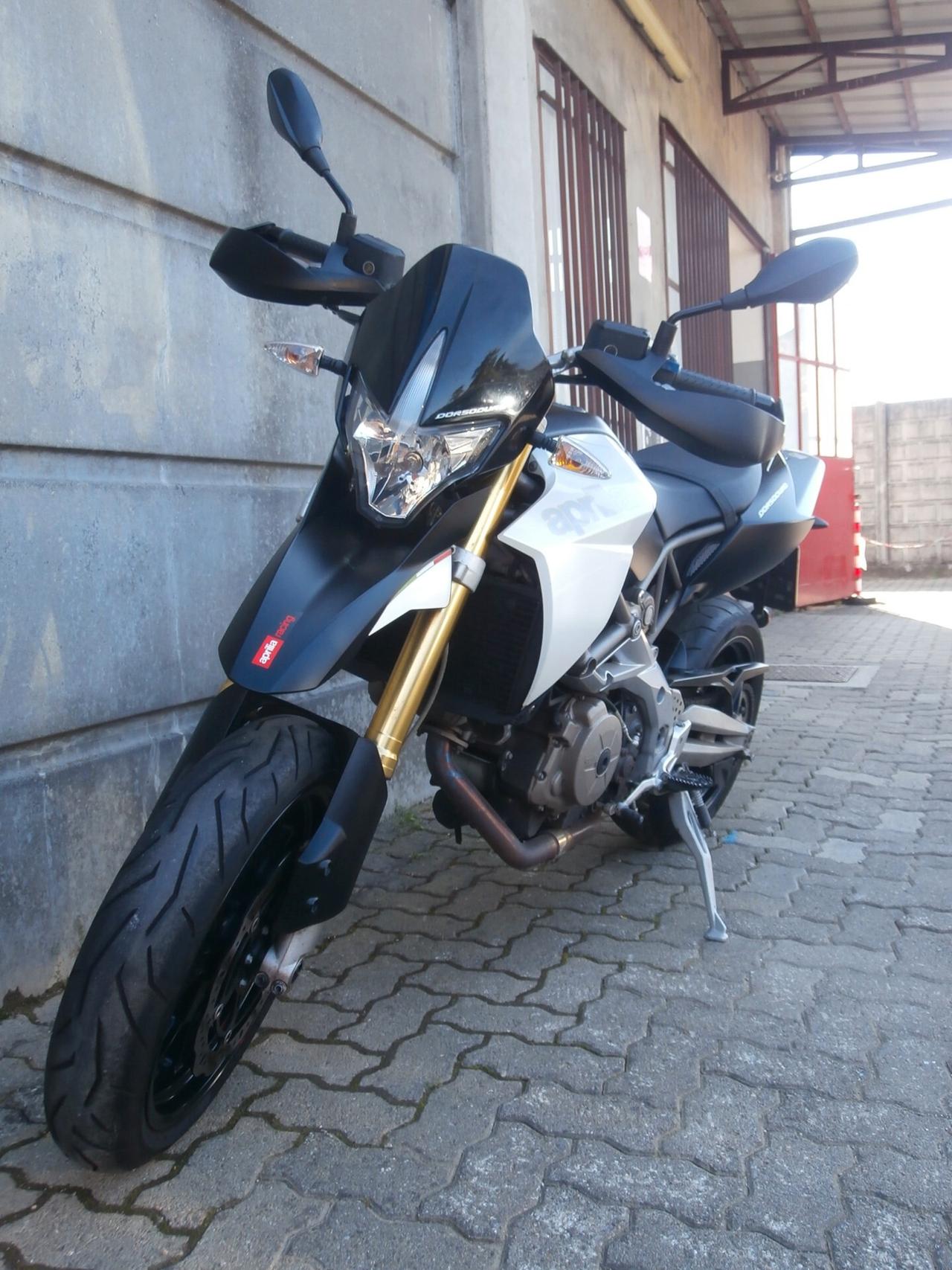 Aprilia Dorsoduro 750 (2009 - 14) del 2009 passaggio incluso.