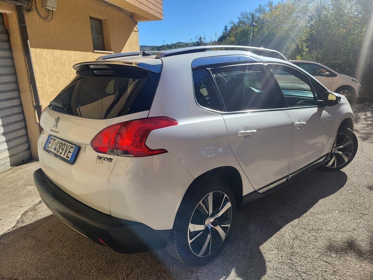 PEUGEOT 2008 1,6 HDI-TETTO PANOR-NAVI-3 REVISIONI