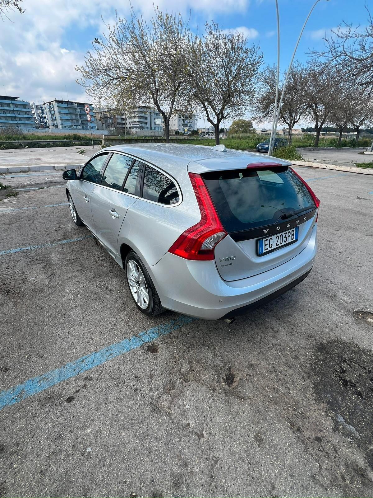 Volvo V60 D3 Momentum - 2011