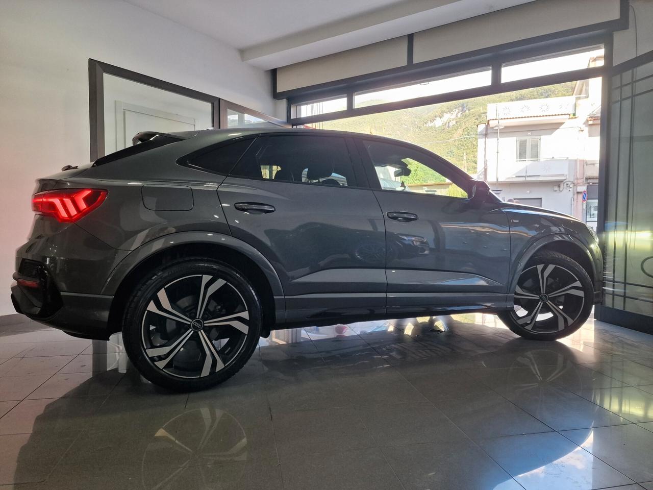 Audi Q3 Sportback 35 TDI S-tronic Identity Black