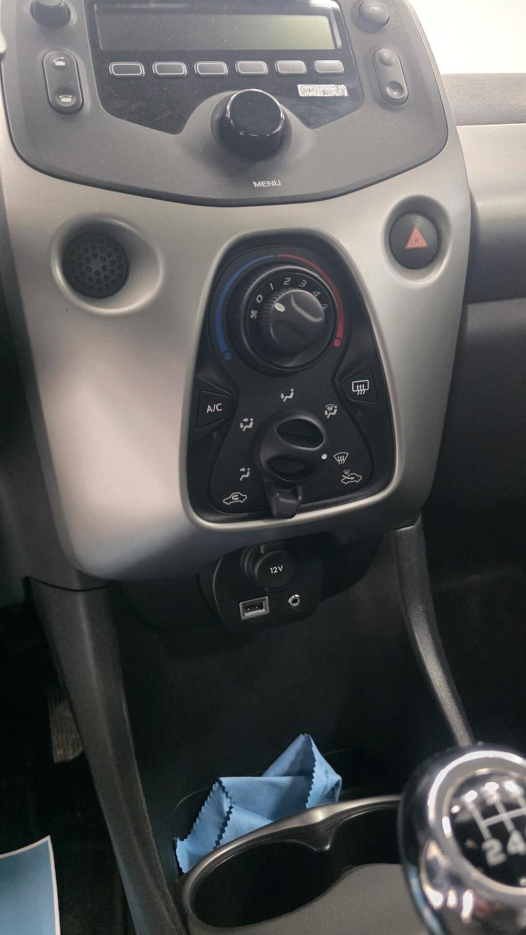 Toyota Aygo 1.0 VVT-i 69 CV 5 porte x-cool