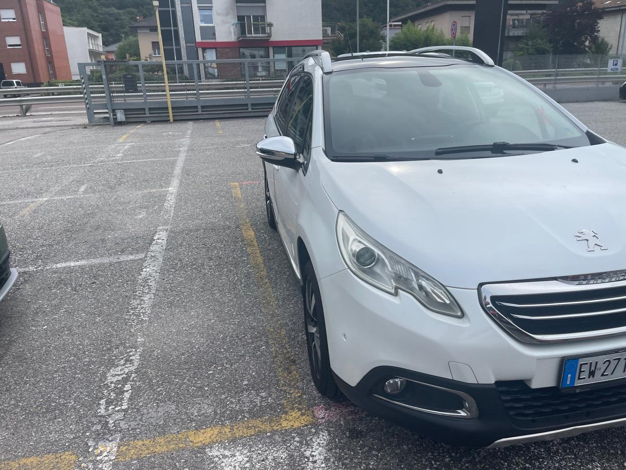 Peugeot 2008 1.6 e-HDi 115 CV Stop&Start Féline