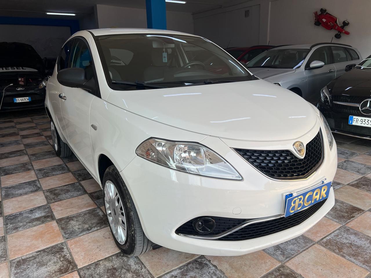 Lancia Ypsilon 0.9 TwinAir 85 CV 5 porte Metano Ecochic Platinum