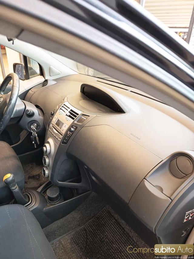 TOYOTA Yaris 1.0 5 porte