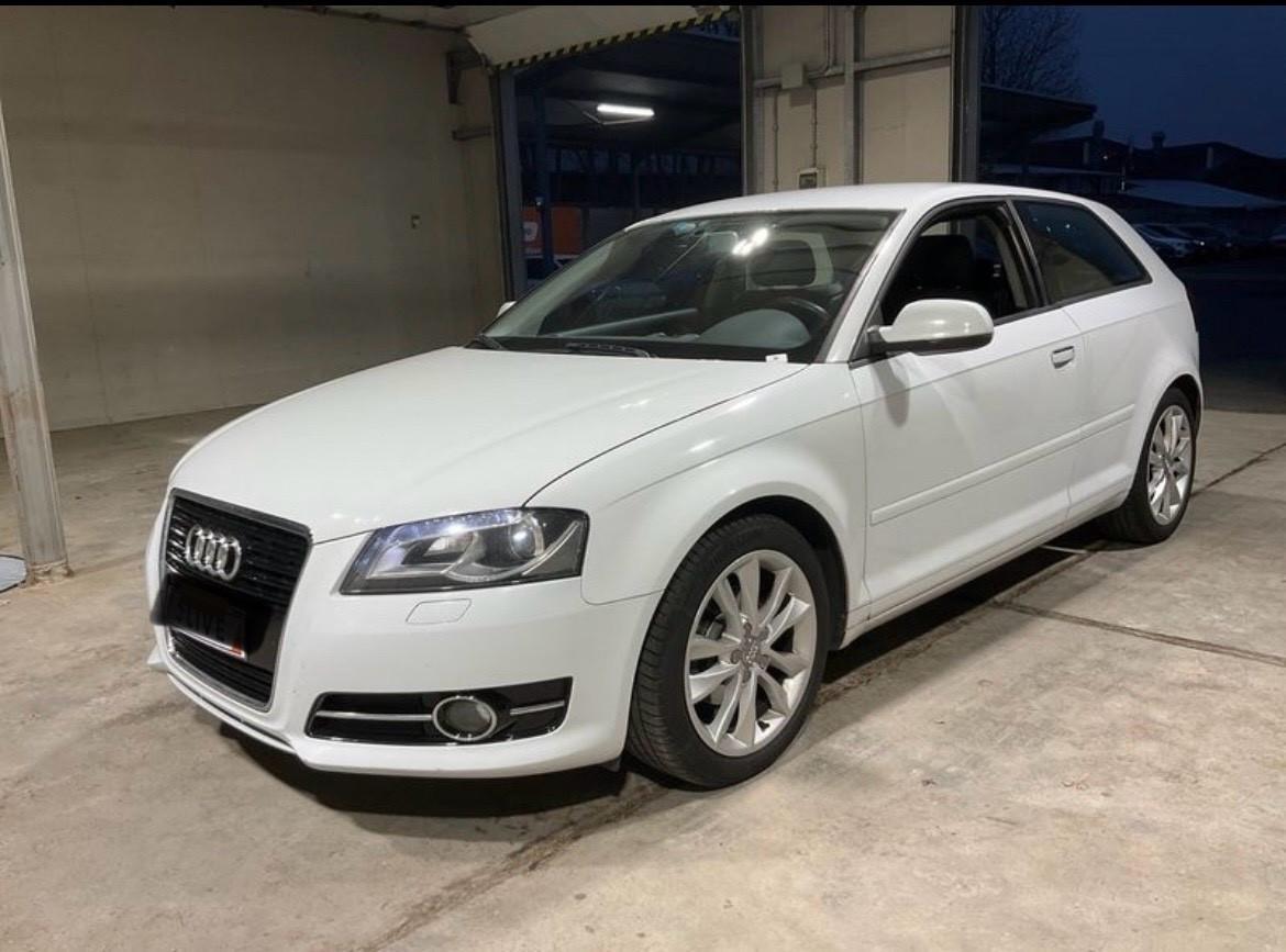 Audi A3 1.6 TDI 105 CV CR Ambiente