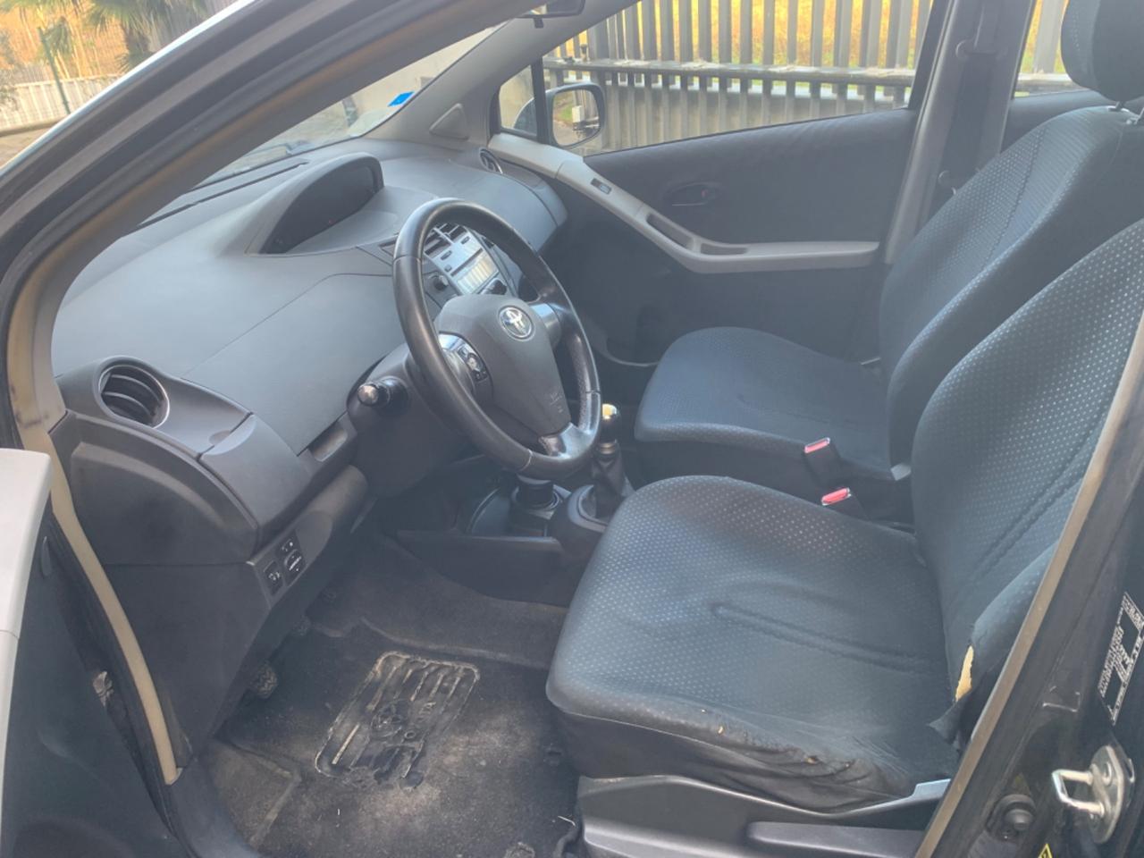 Toyota Yaris 1.0 5 porte