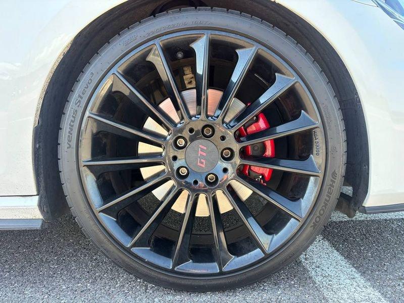 Volkswagen Golf 2.0 TSI 220cv