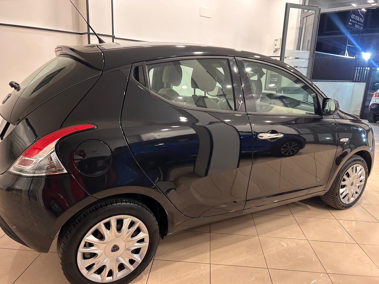 Lancia Ypsilon 1.2 69 CV 5 porte Gold