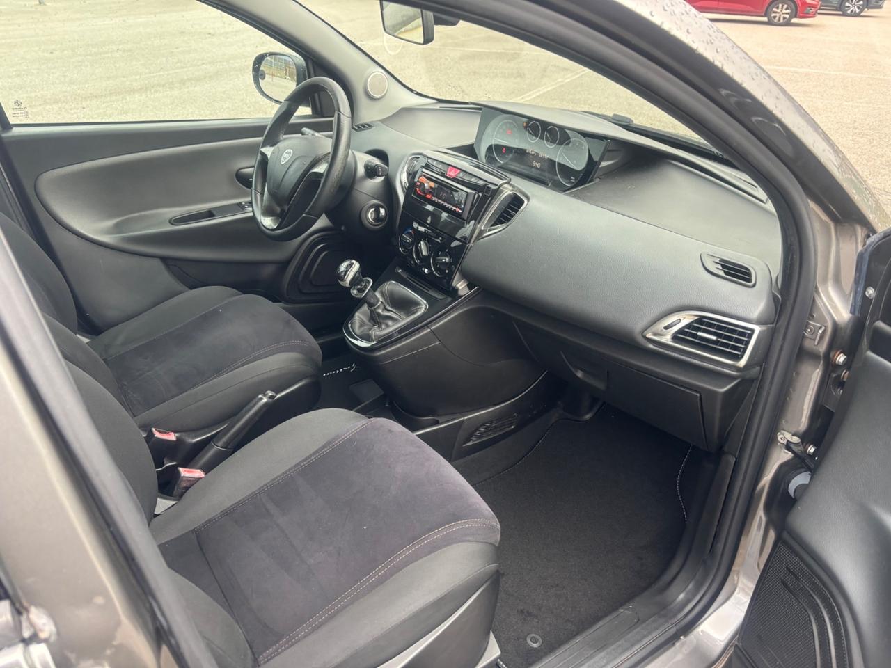 Lancia Ypsilon 1.2 69 CV 5 porte Gold