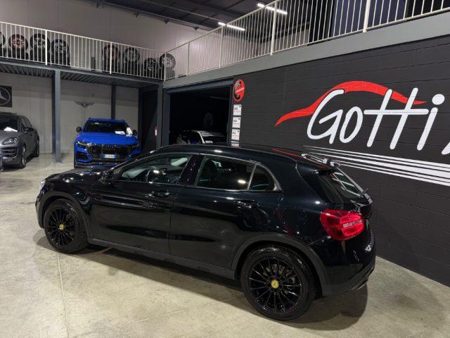 MERCEDES-BENZ GLA 200 SPORT TOTAL BLACK LED