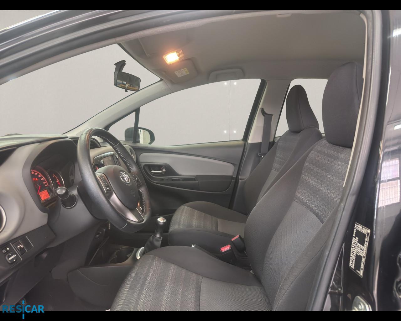 TOYOTA Yaris 5p 1.0 Active IDONEA NEOPATENTATO
