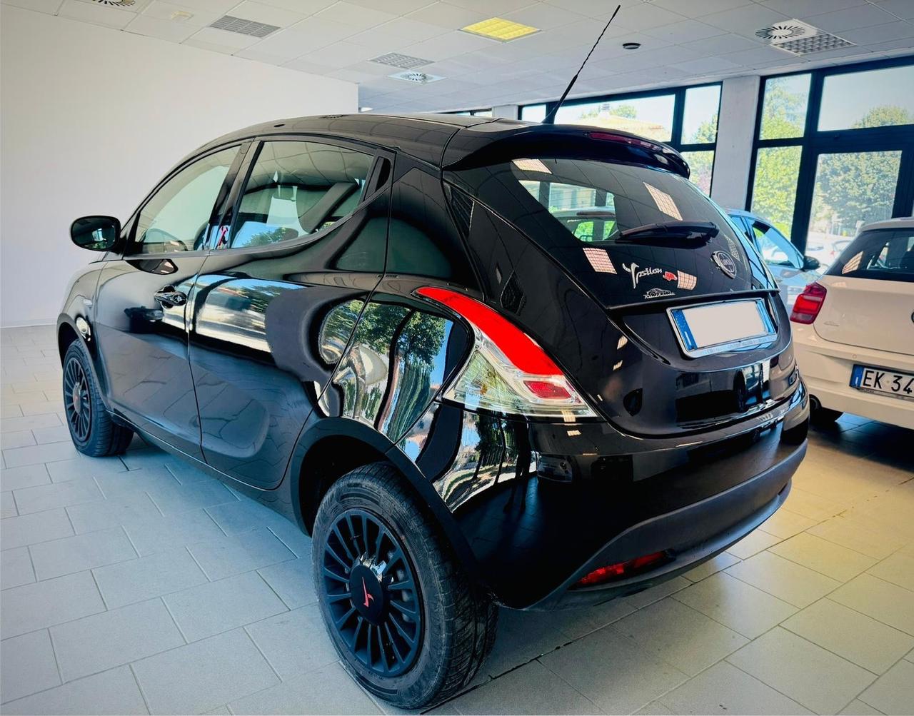 Lancia Ypsilon 0.9 TwinAir 85 CV 5 porte Metano Ecochic Gold