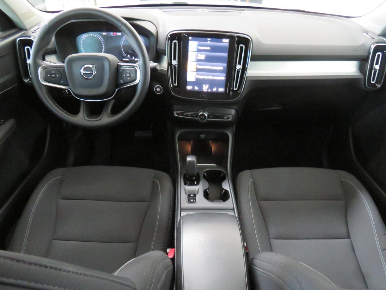 Volvo XC40 B4 AWD Geartronic Momentum