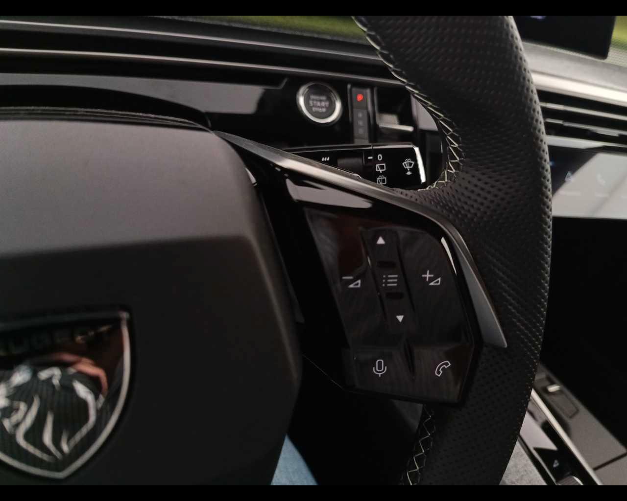 PEUGEOT Nuovo 5008 Hybrid 136 e-DCS6 GT