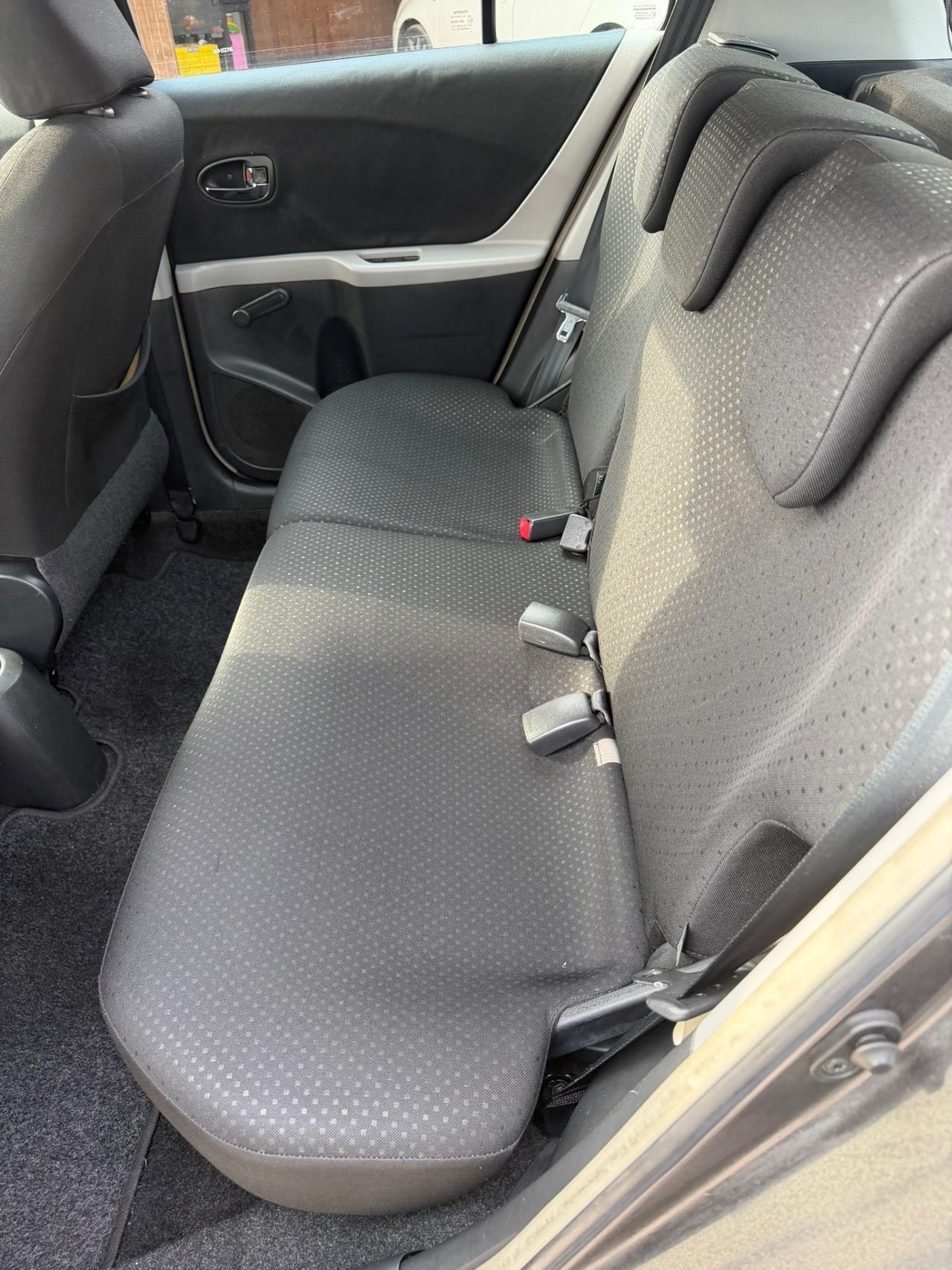 Toyota Yaris 1.0 5 porte Sol neopatentati