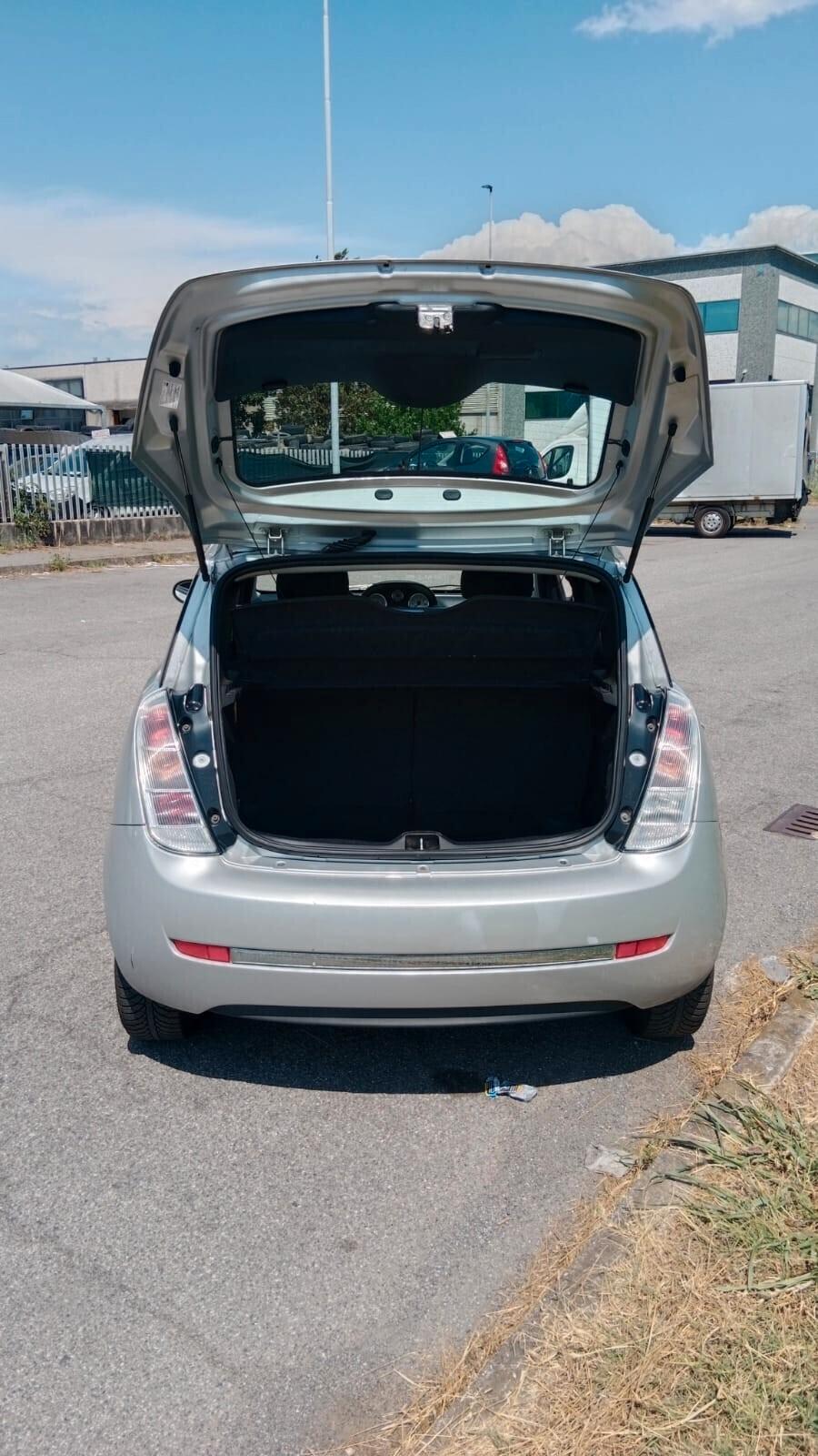 Lancia Ypsilon 1.4 16V MomoDesign