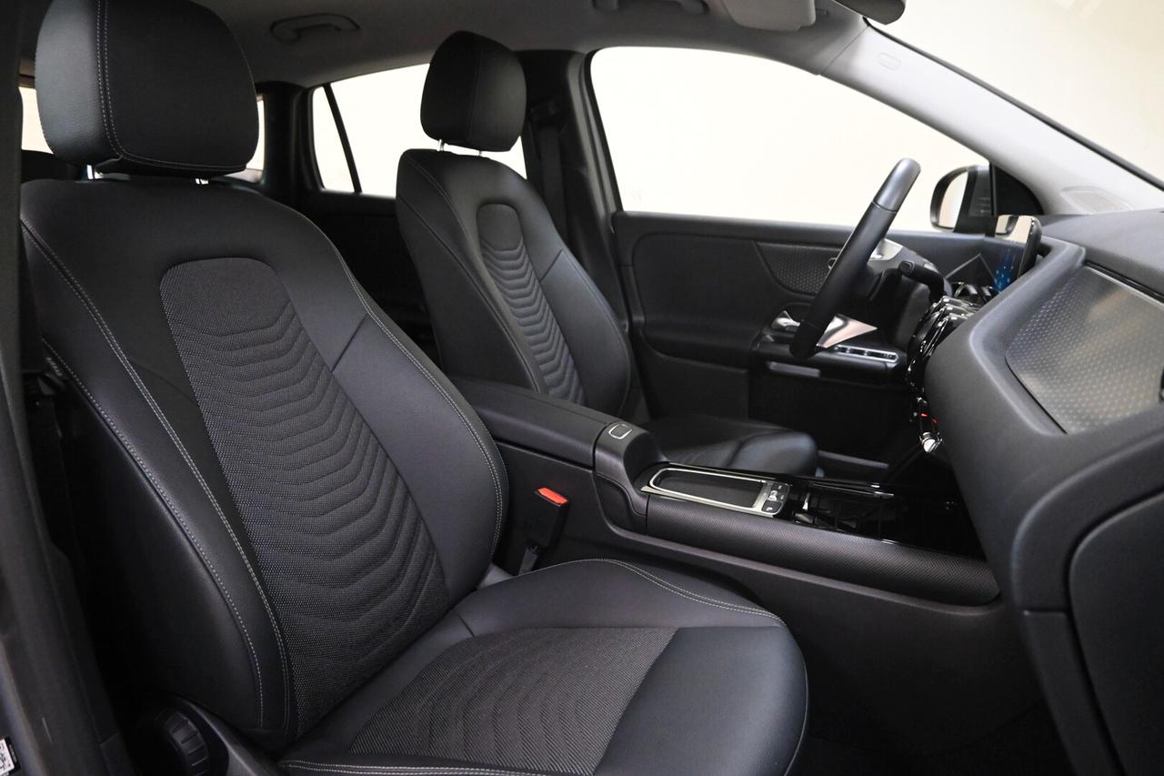 MERCEDES GLA (H247) GLA 180 d Automati...