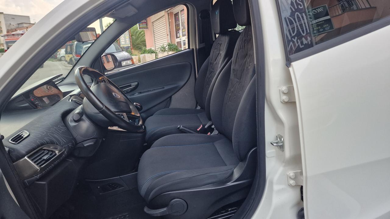 Lancia Ypsilon 1.2 69 CV 5 porte Gold