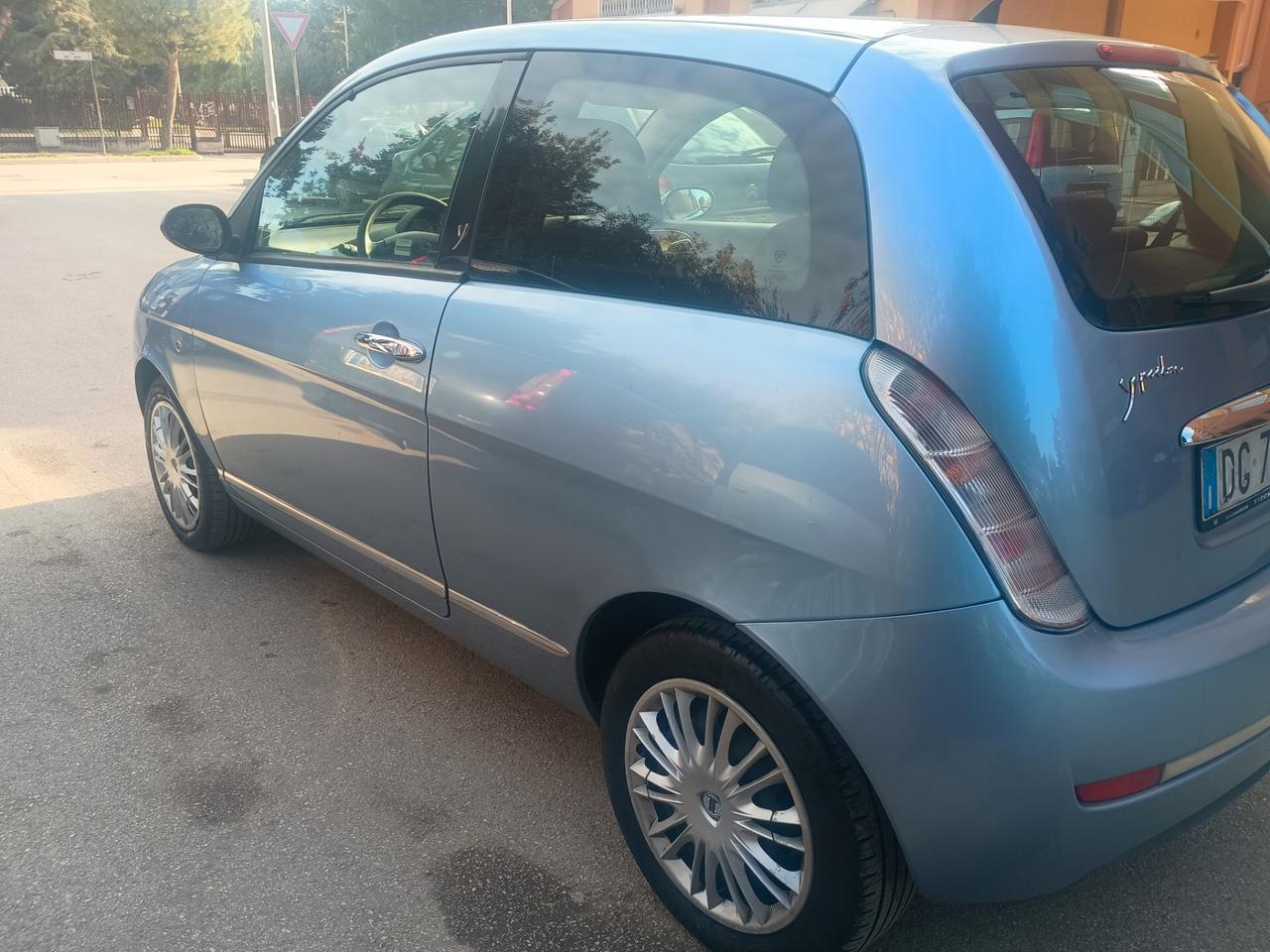 Lancia Ypsilon 1.2 Oro Bianco