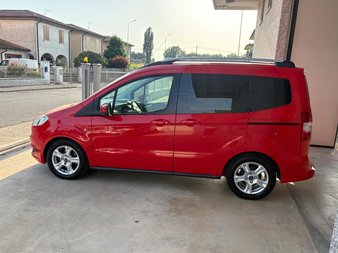Ford Tourneo Courier 1.5 TDCI 75 CV Titanium