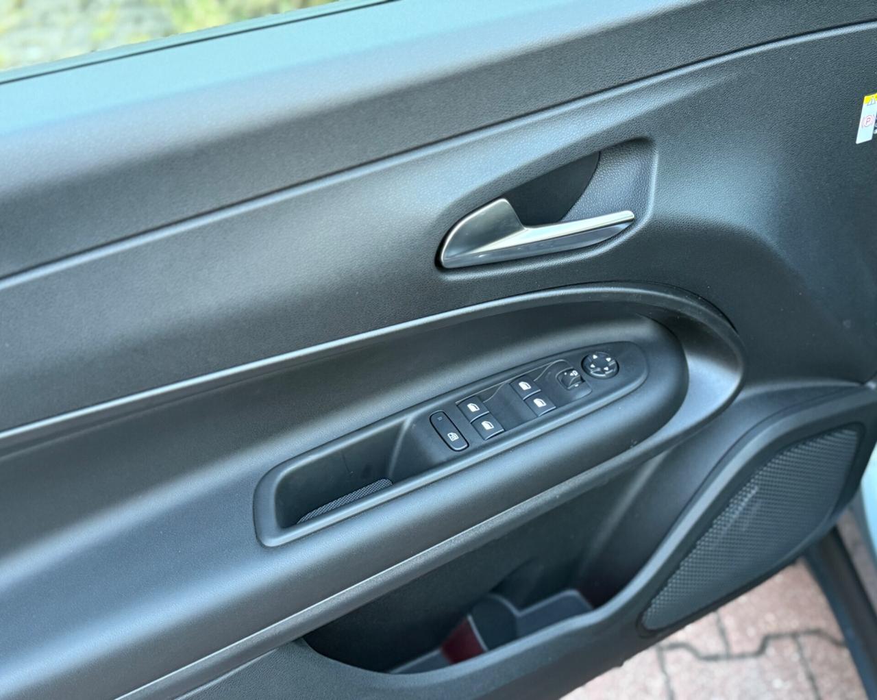 Jeep Avenger 1.2 e-Hybrid 110 cv MHEV Summit