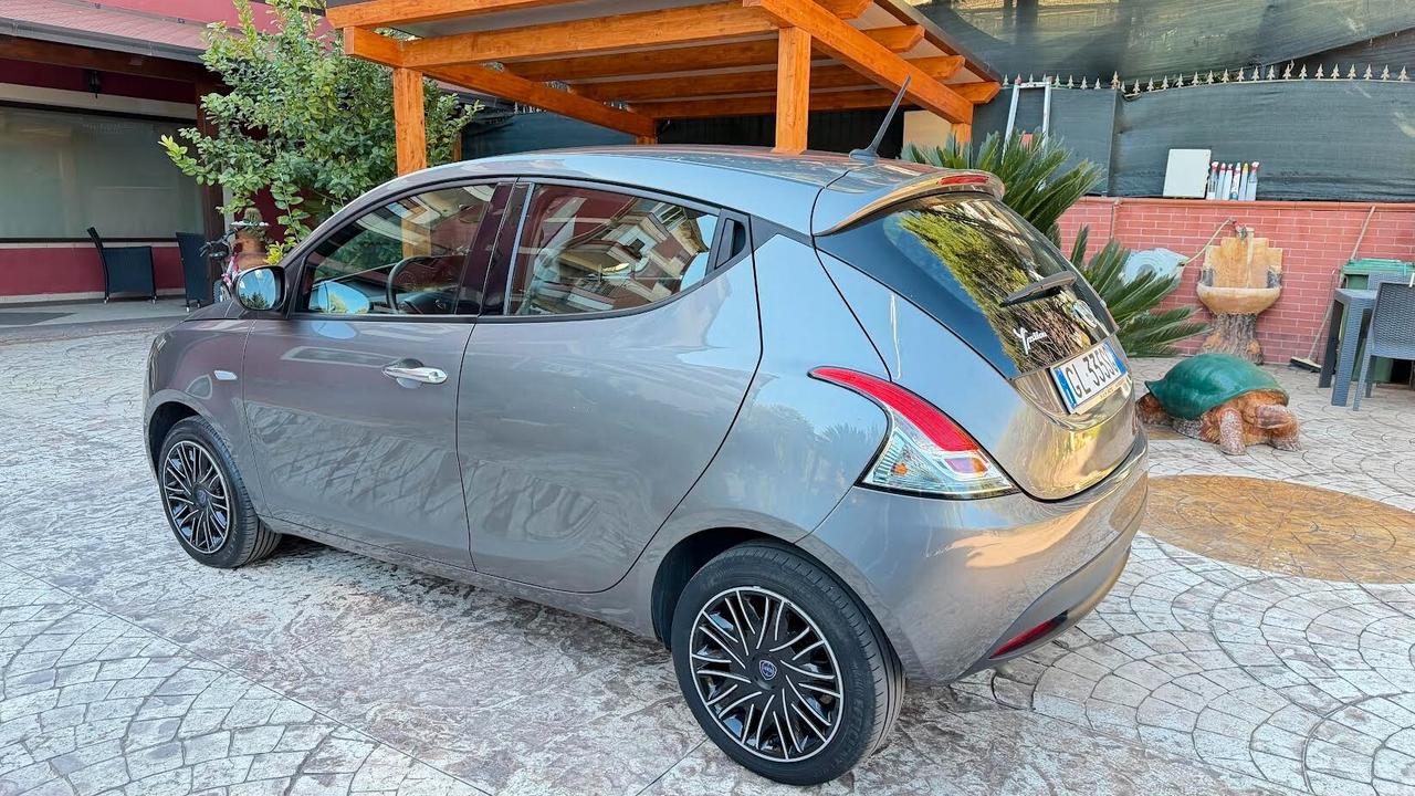 Lancia Ypsilon 1.0 FireFly 5 porte S&S Hybrid Ecochic A. Ferretti