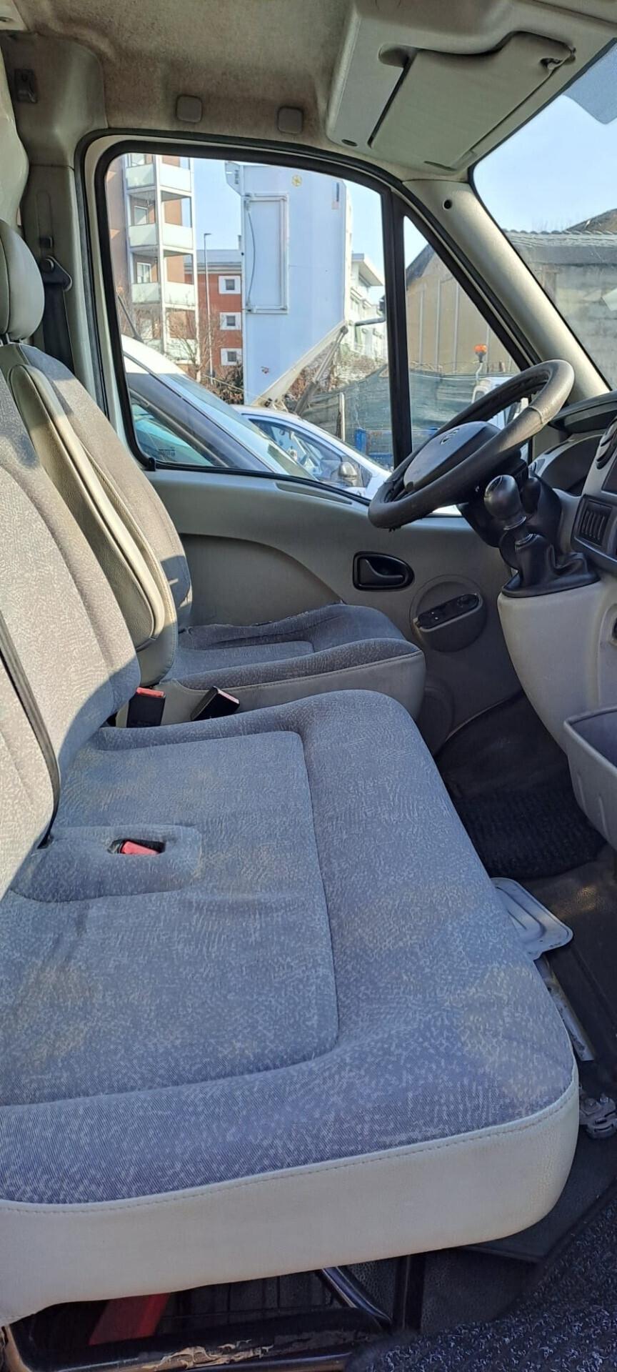 Nissan Interstar 2.5 dCi/120 cv furgone 2011