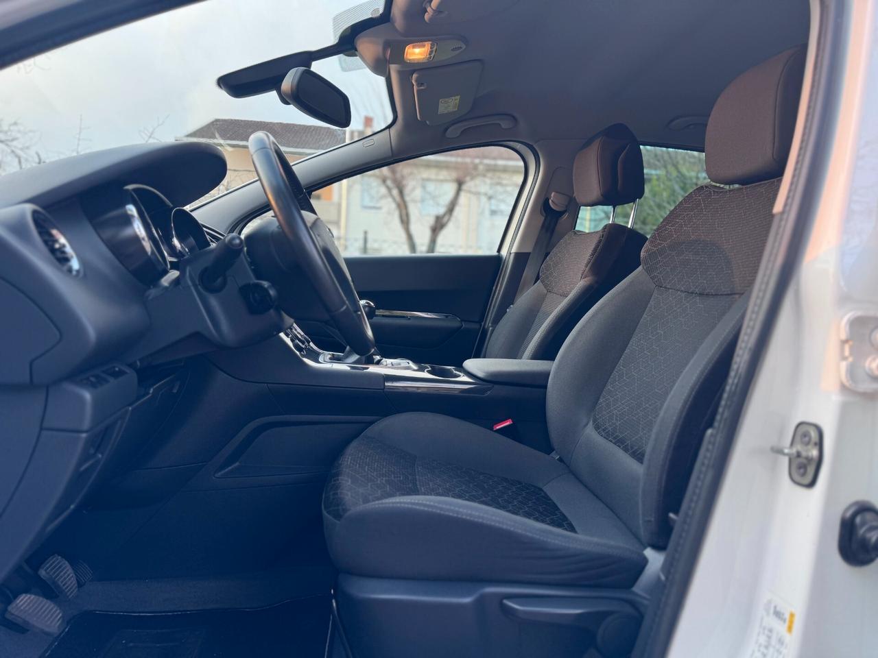 Peugeot 3008 1.6 HDi 115CV Business